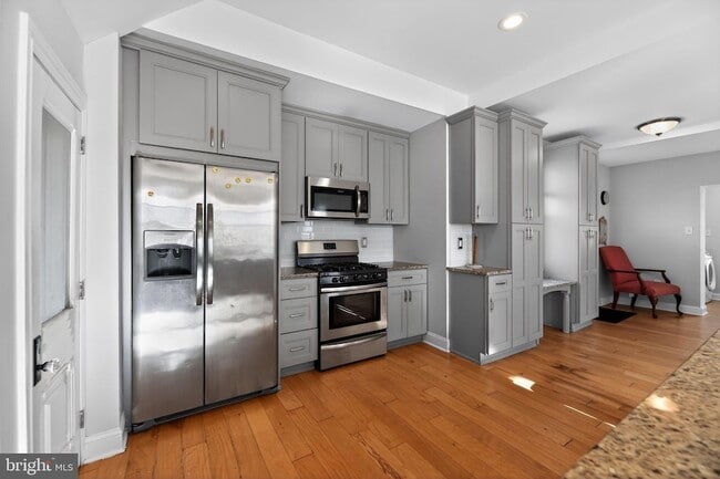 Building Photo - 810 Central Ave