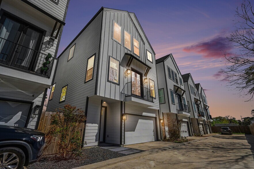 Building Photo - 825 Woodcrest Dr