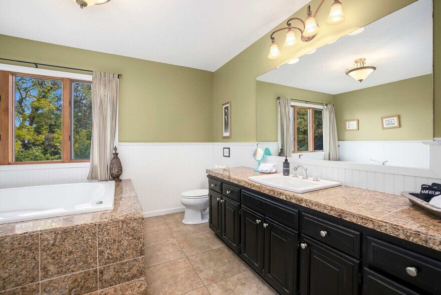 Building Photo - 560 Co Rd 102