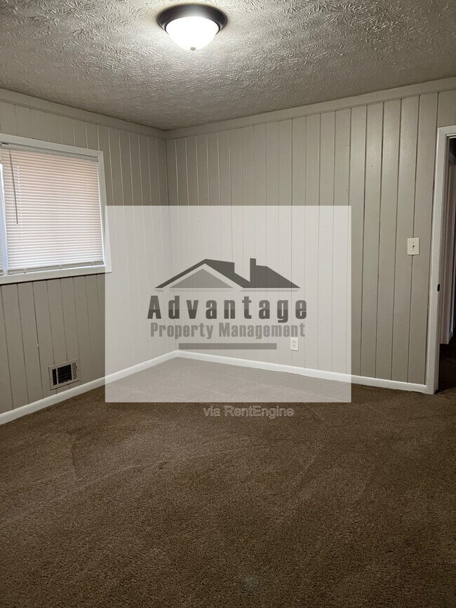 Building Photo - 5895 Jonesboro Rd