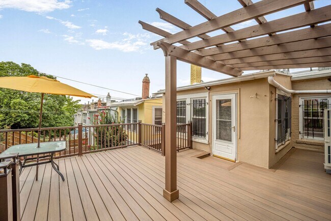 Building Photo - Sapcious Renovated Mt. Pleasant Home with ...