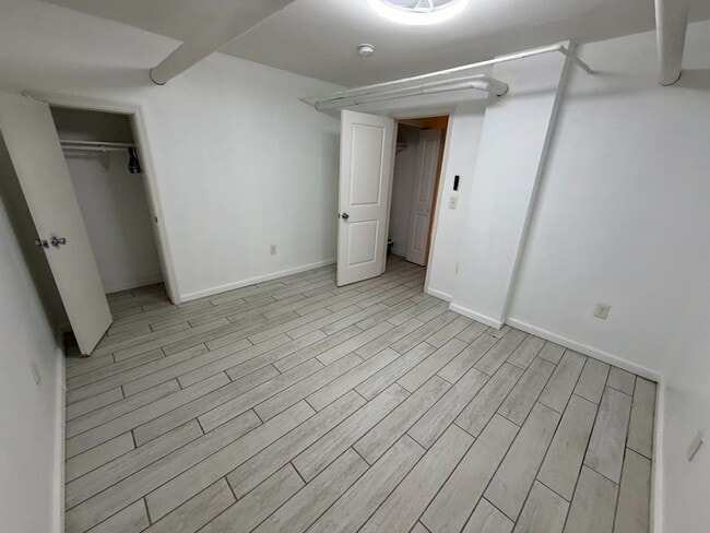 Building Photo - 118 Corbin Ave