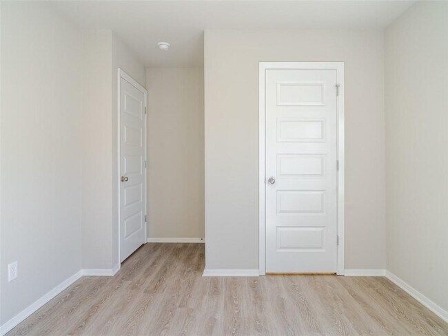 Building Photo - 6507 NW Gregory St