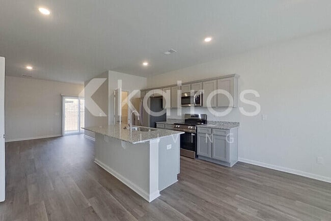 Building Photo - 2241 Banyon Cir