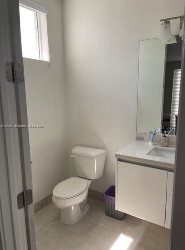 Building Photo - 10045 NW 76th Ter