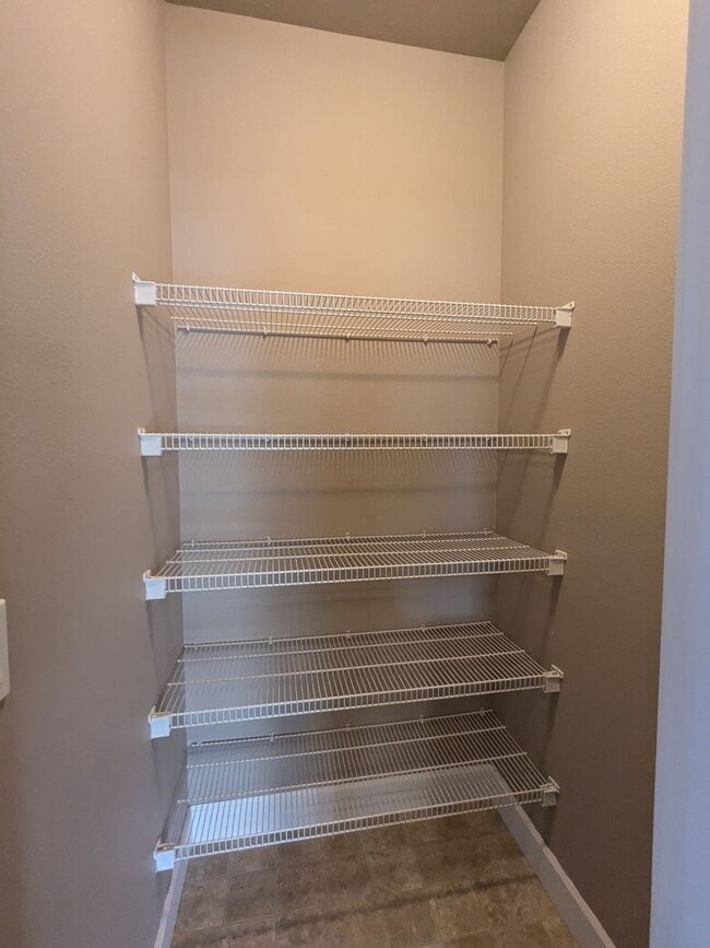Building Photo - Gorgeous single-level 2x2 with an office\t...