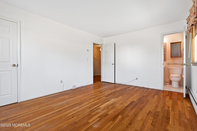 Building Photo - 150 Cloverdale Cir