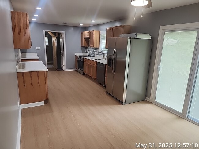 Building Photo - 2348 Clifton Springs Manor