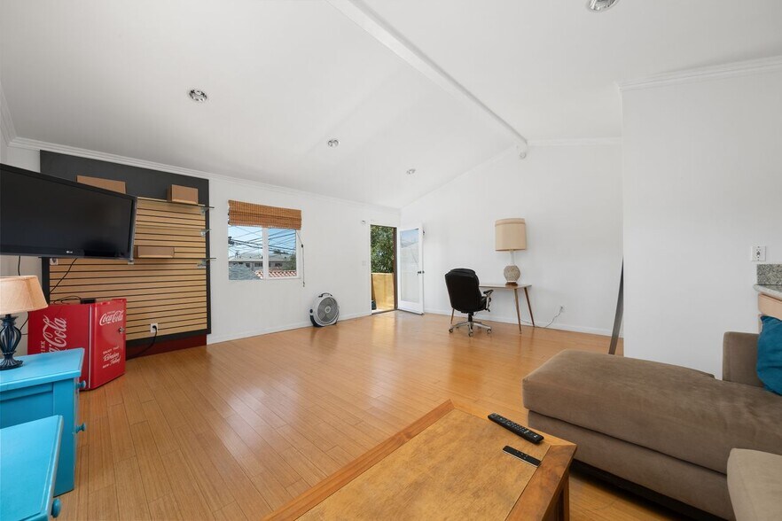 Building Photo - 1659 Ellsmere Ave