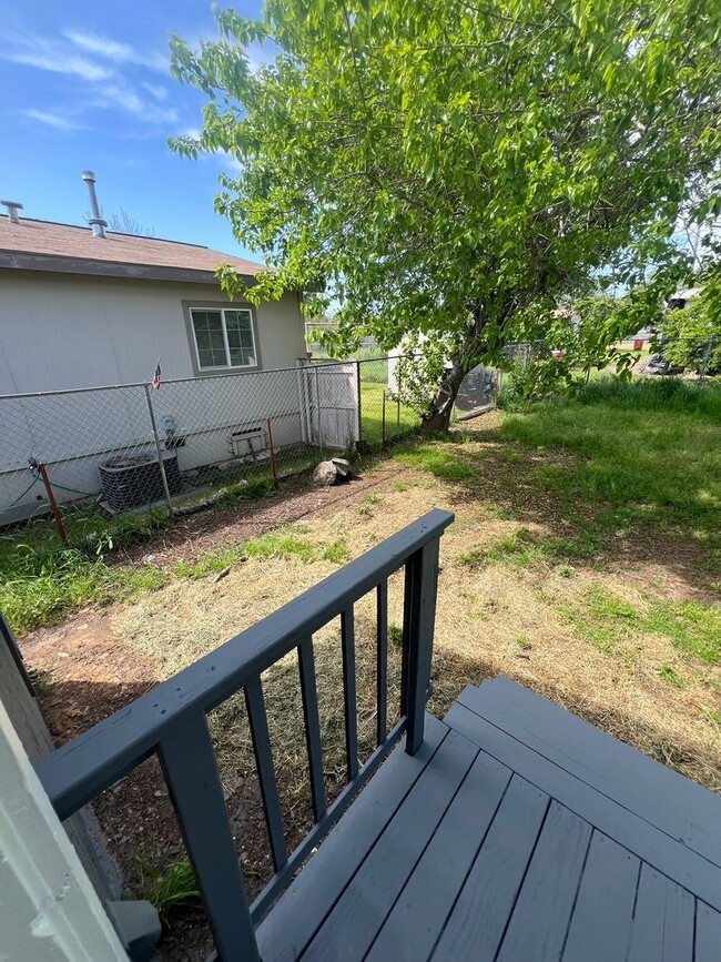 Building Photo - Oroville-3 bedroom 1 bath home, yard, newl...