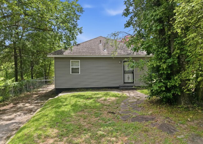 Building Photo - 1532 Warrior Rd