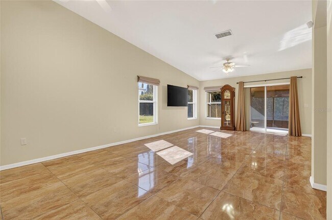 Building Photo - 156 Grand Canal Dr