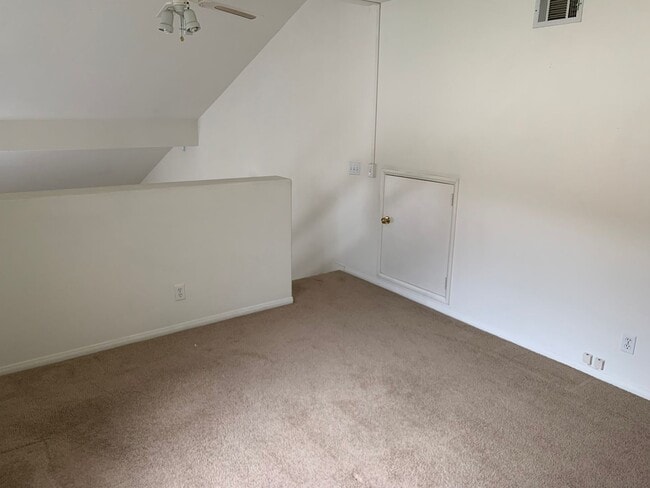 Building Photo - Camarillo Springs Rental now Available