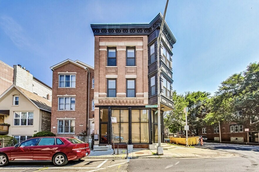 Building Photo - 2459 W Augusta Blvd