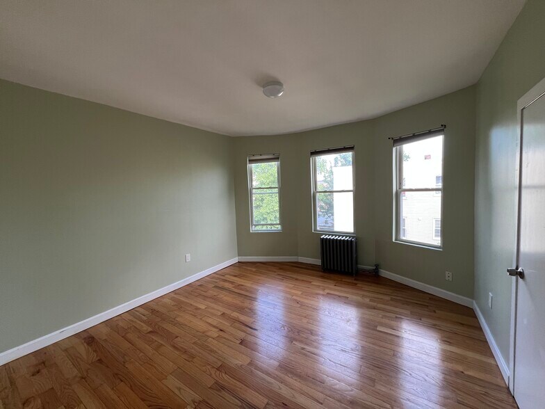 Building Photo - 154 Stanwood St