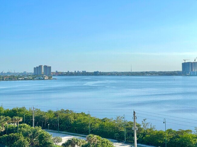 Building Photo - 5420 N Ocean Dr