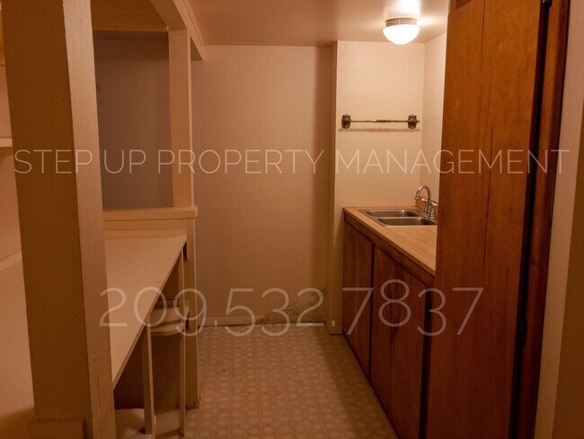 Building Photo - Outstanding 3 Bed 2 Bath near Downtown Son...