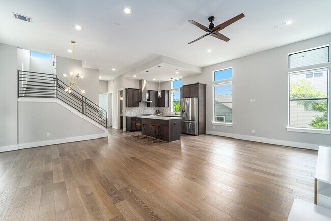 Building Photo - 1507 Truxillo St