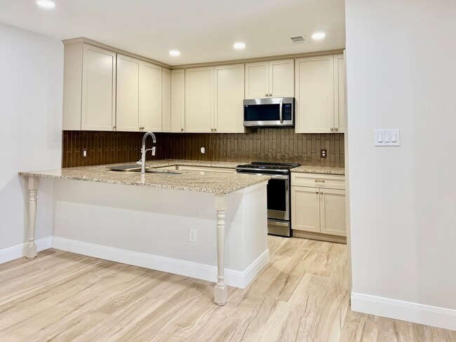 Building Photo - Beautiful Newly Remodeled Home