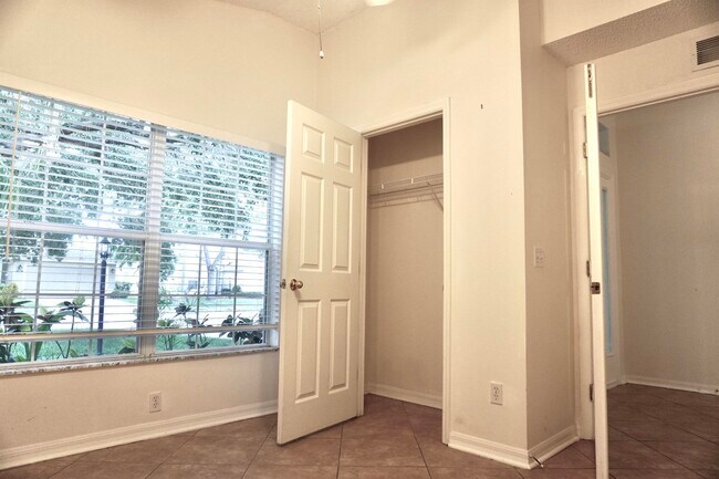Building Photo - 3817 La Flor Dr