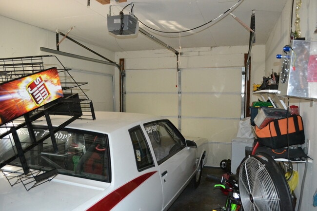 Building Photo - Nice 3-4 Br, 2 Bath Ranch style home, fenced in yard, garage, patio, full basement