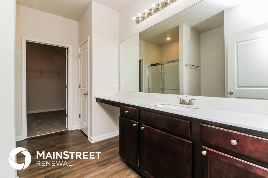 Building Photo - 80 Randette Dr