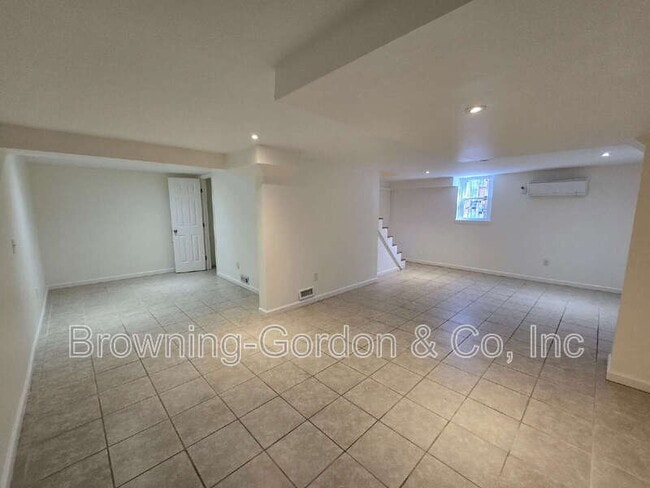 Building Photo - 1322 Ardee Ave