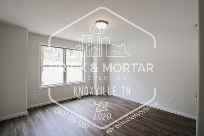 Building Photo - 4819 McCloud Rd