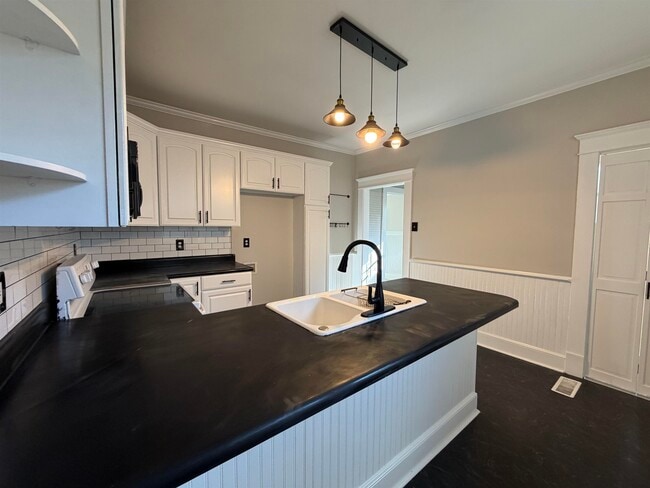 Building Photo - 1999 Peabody Ave