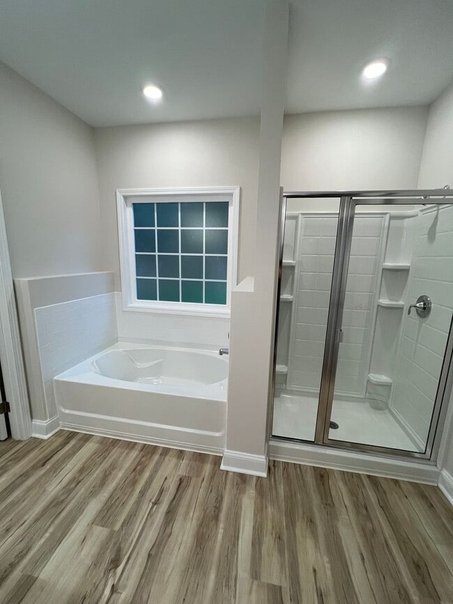 Building Photo - 3 Bed 2 Bath Home with Porches and Huge Ba...