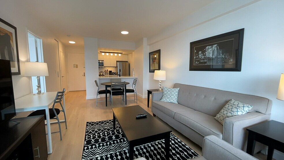 Building Photo - 225 W 56th St