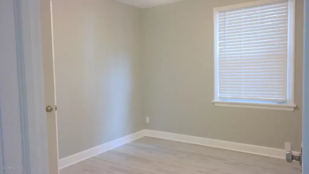 Room 4 - 1743 Mayfair Rd