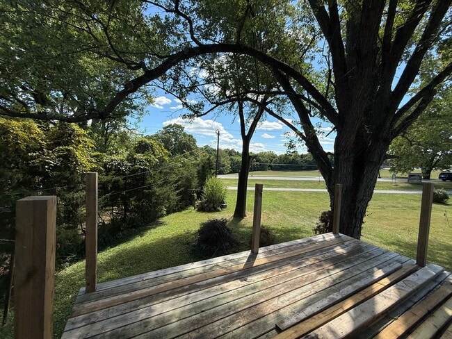 Building Photo - Bi-Level House for Rent in Ellettsville, IN