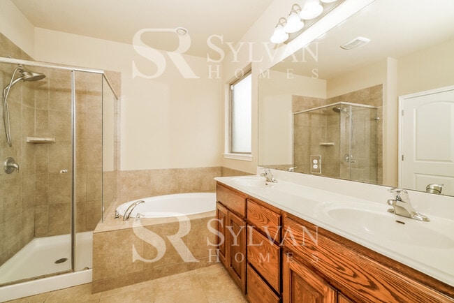 Building Photo - Prepare to be impressed by this 3 bedroom, 2 bathroom home