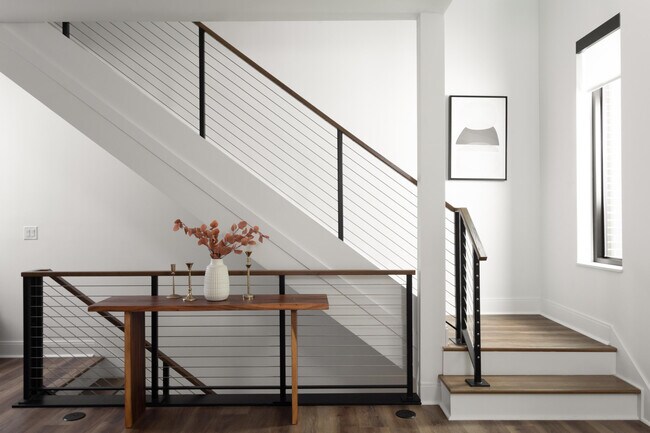 Building Photo - 600 E Henry Clay St