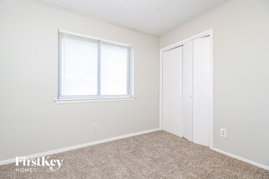 Building Photo - 502 Oak Ridge Pl