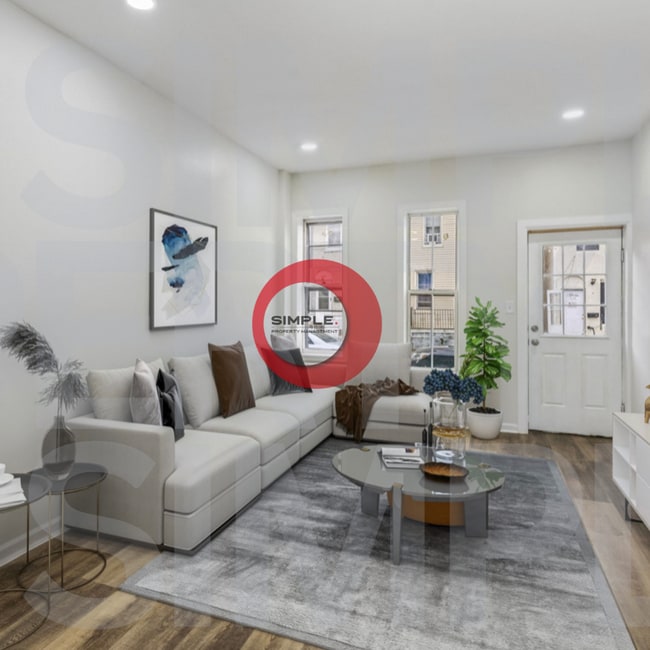 Building Photo - 4 Bedroom / 1 bathroom house