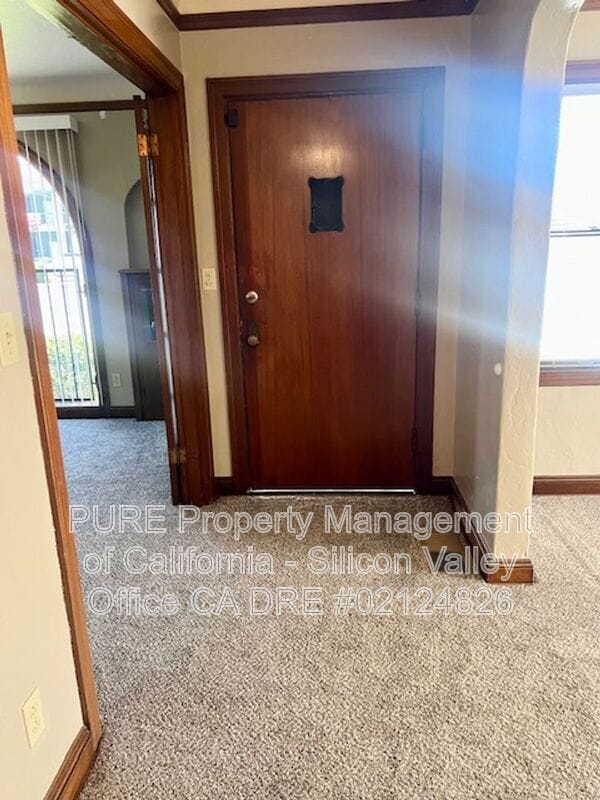 Building Photo - 717 E Lake Ave