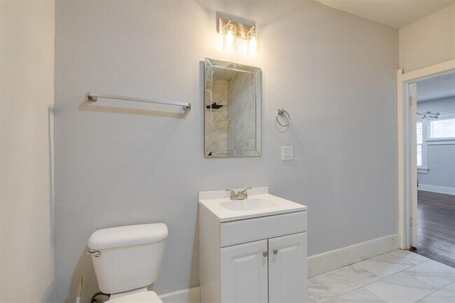 Building Photo - 726 NW 24th St