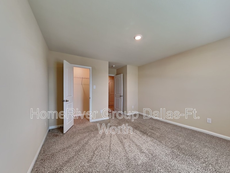 Building Photo - 2013 Dahlia Way