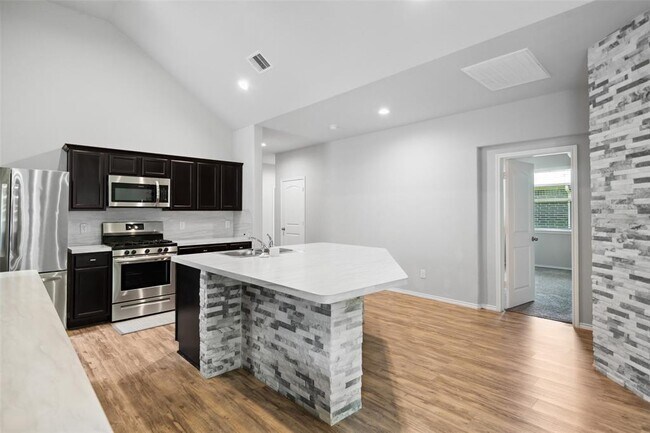 Building Photo - 14102 Silver Falls Ct