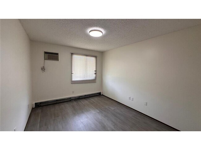 Building Photo - 4009 Heritage Hills Dr