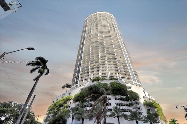Building Photo - 1750 N Bayshore Dr