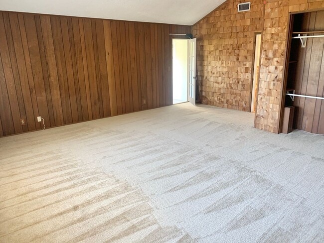 Building Photo - Five Bedroom Single Family Home in Irvine!