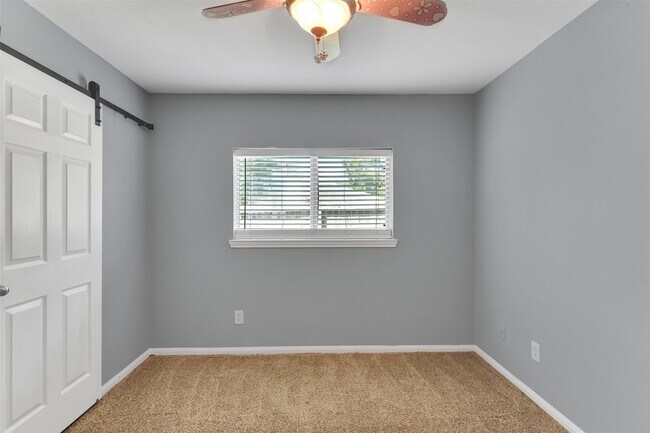 Building Photo - 223 Fantasy Ln