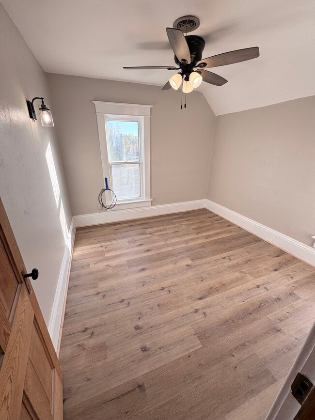 Building Photo - 102 E 8th St