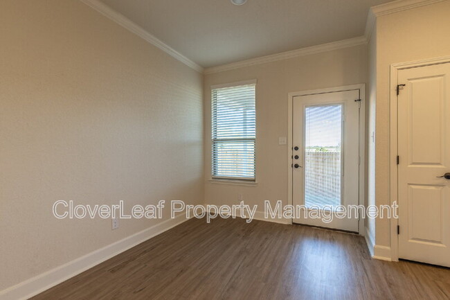 Building Photo - 10351 Lynwood Crk