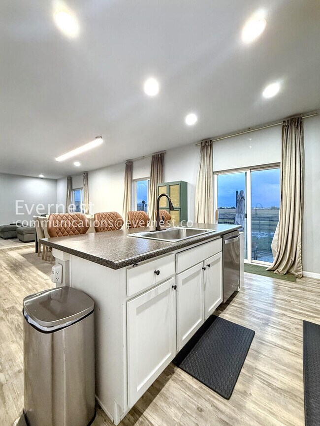 Building Photo - 1123 Huntington Ave