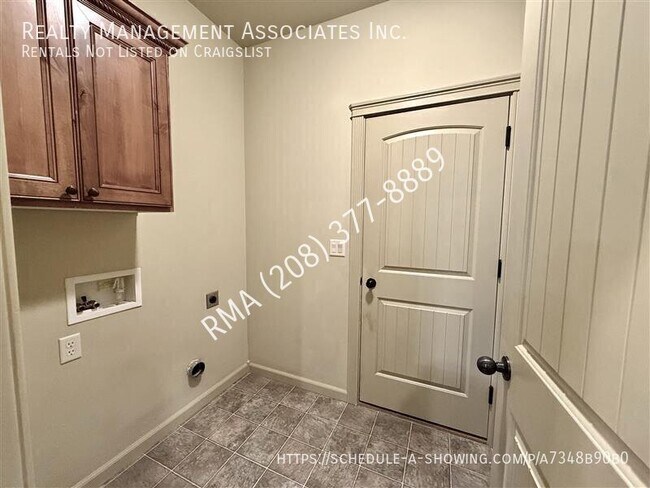Building Photo - 2530 E Satterfield St