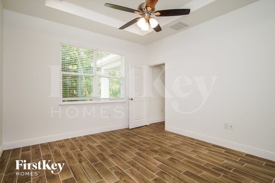 Building Photo - 201 Spoonbill Ln